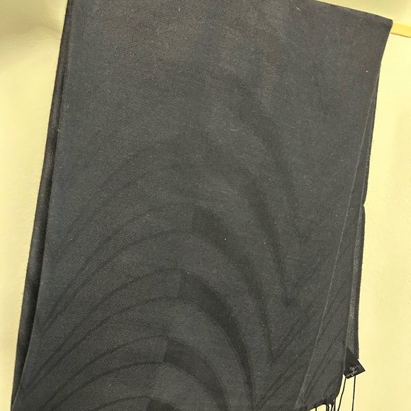 Charcoal Black Embossed Pashmina / Shawl / Wrap - Picture 4 of 6